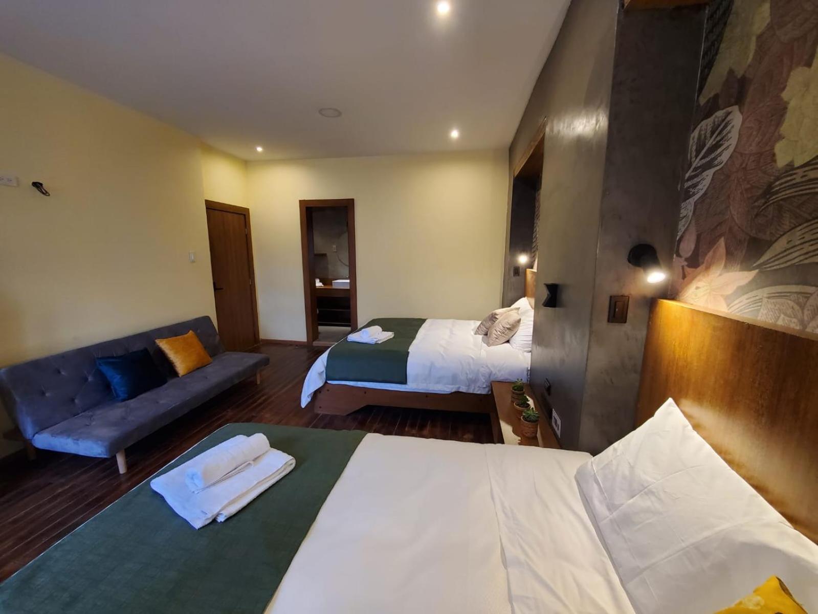 Hotel Inti Quito Esterno foto